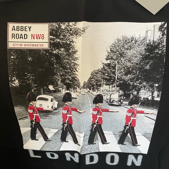 Beatles Abbey Road T-Shirt - Picture 2 of 7